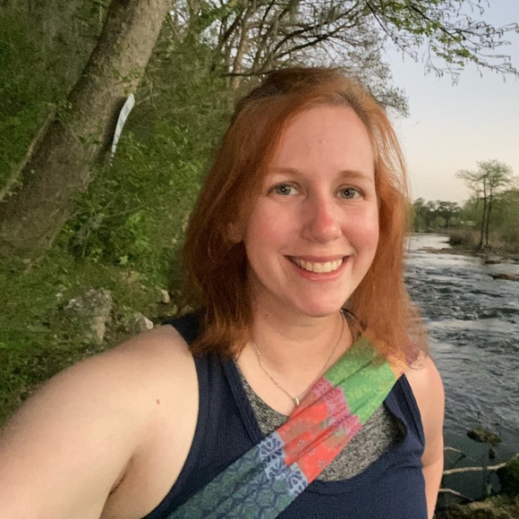 Meet your Posher, Laura - Picture 2 of 2